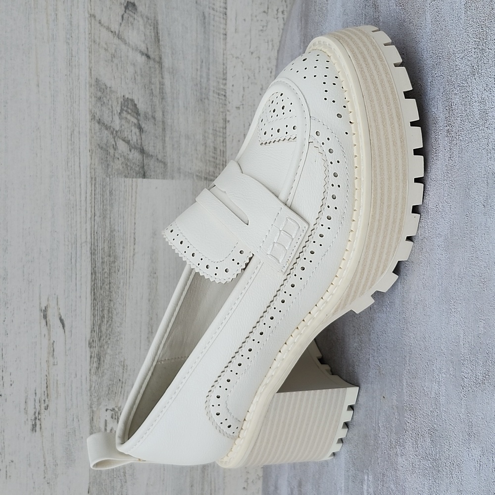 NWOT MIA DEENA HEELED LOAFER